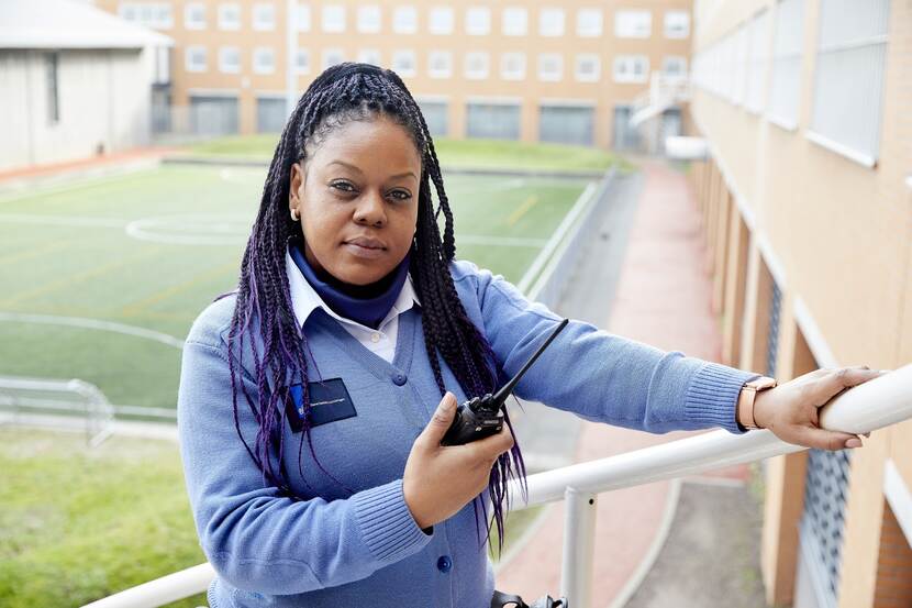 Afbeelding PI Alphen vrouw voor wervingsdag