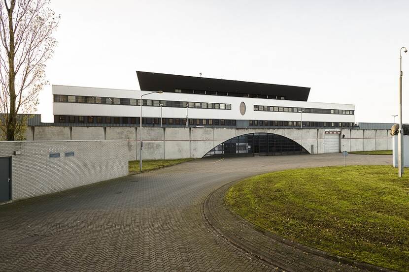 Afbeelding PI Lelystad voorkant gebouw